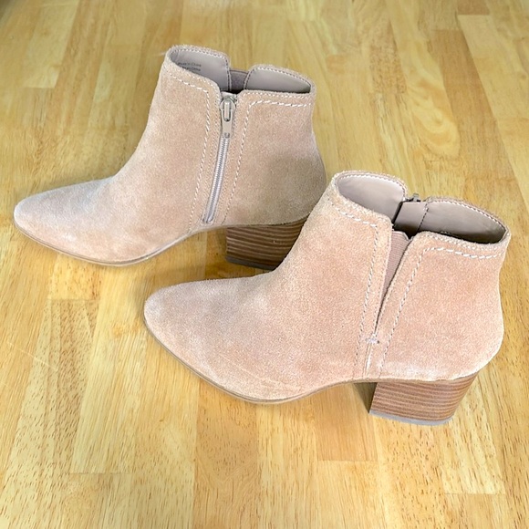 Aldo Suede Stacked Heal Ankle Boot 6 - Picture 5 of 7